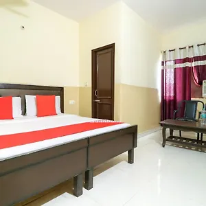 Oyo 69395 Crown Plaza Hotel